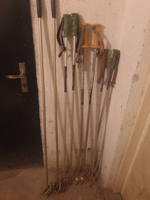 Комплект от 1 бр.ски,1 бр.обувки и щеки 3 комплекта.