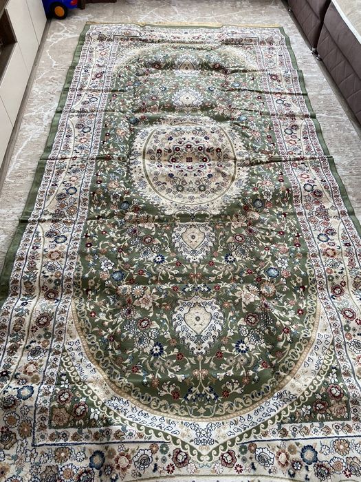 Ковёр в хорошем состоянии