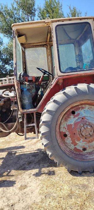Traktor sotiladi