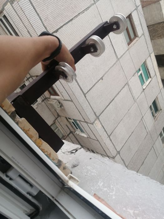 Наружная конструкция, навесы, козырьки над окнами, и бельевые ролики