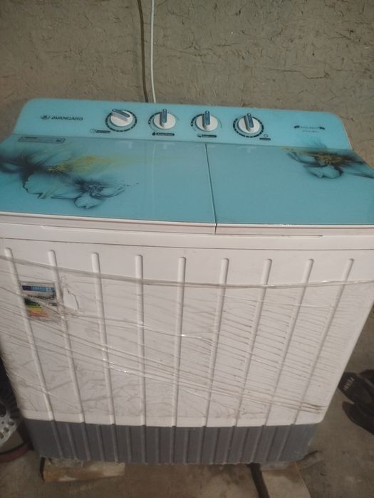 Kir moshina sotiladi