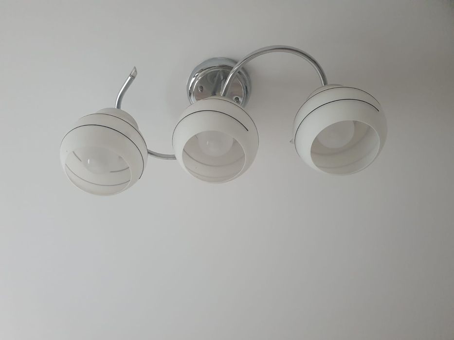 Продам люстру потолочную