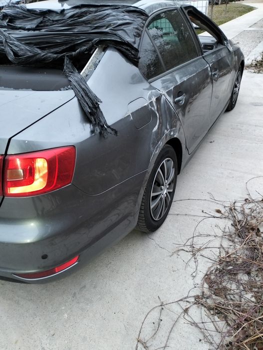 Bara fata vw Jetta 2012 . 1.6 tdi cayc. Manuala