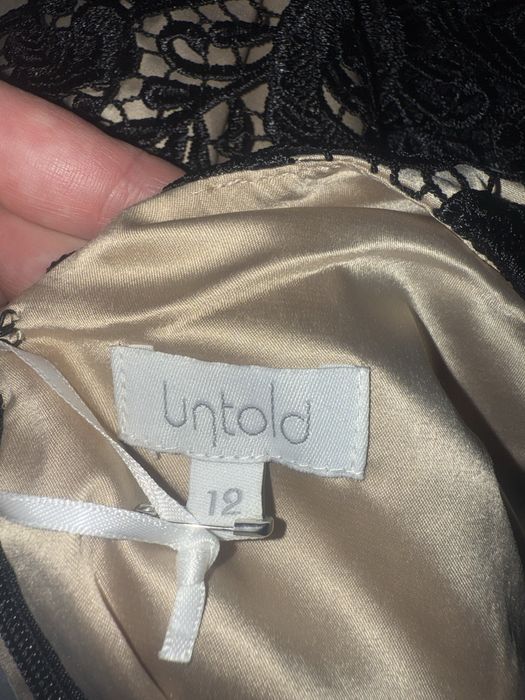 Елегантна черна дантелена рокля