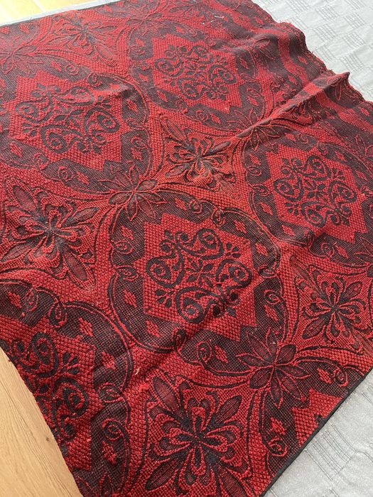 Вълнена тъкана постелка