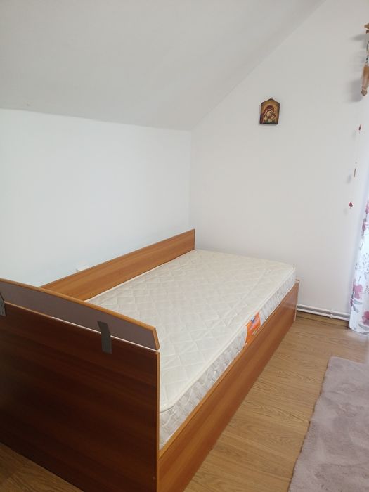 Pat 90 x 200, cu somiera si saltea