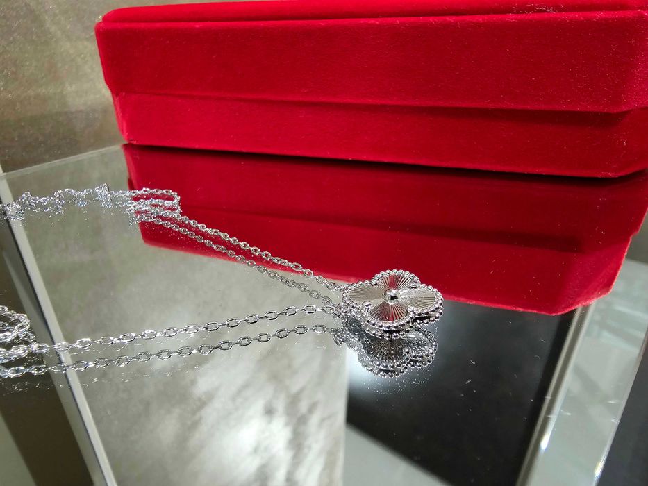 Van Cleef & Arpels VCA Silver Alhambra 1 Motif Clover Дамско Колие
