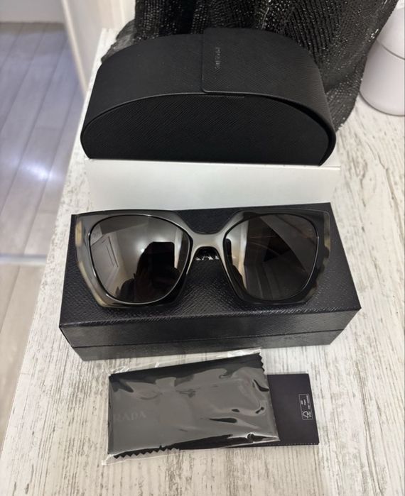 Слънчеви очила Prada
