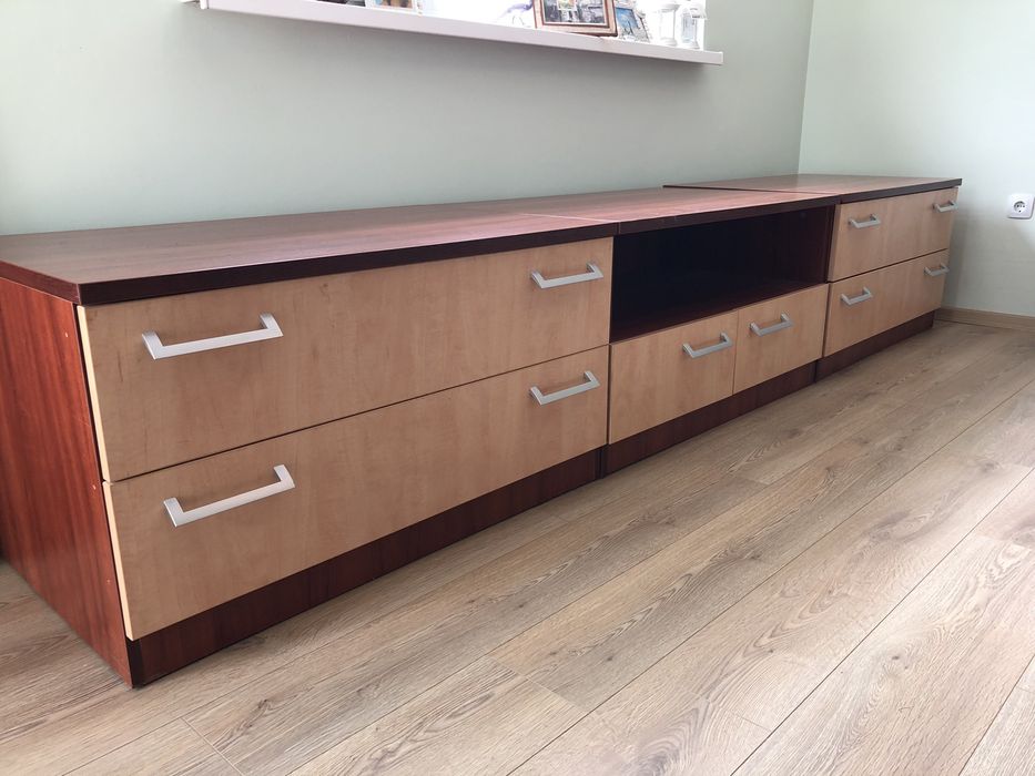 Модулна секция , Три модула + витринен шкаф и два рафта