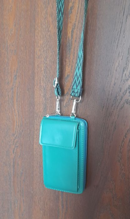 Зелена чантичка портфейл