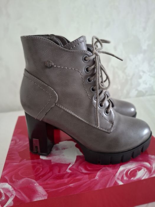 Продаются брендовые ботильоны