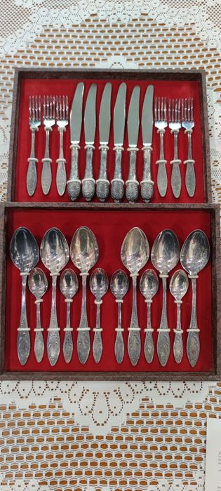 Антикварни Посребрени Прибори за Хранене