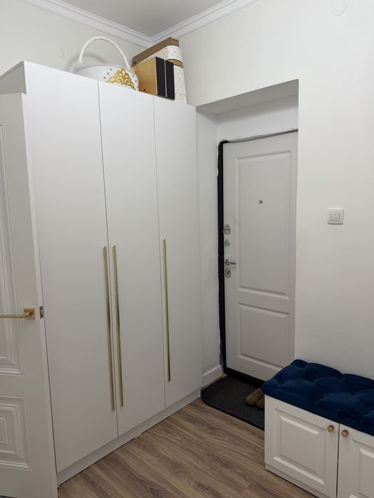 Шкаф вместе с обувной комодом