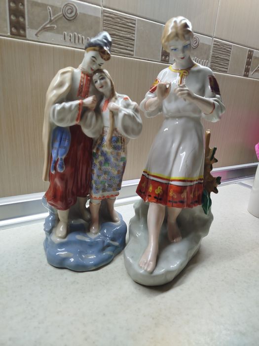 Статуэтки 2шт. Есть следы бытования, склейки.