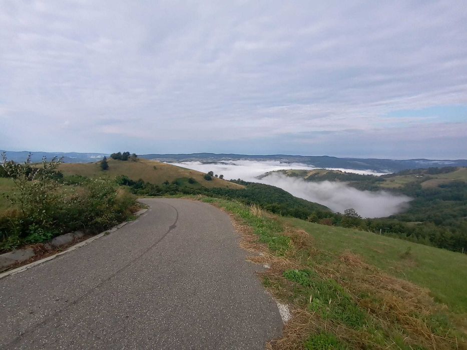 Vand casa batranesca Sopotul Nou si 24ha pasune total 125000euro