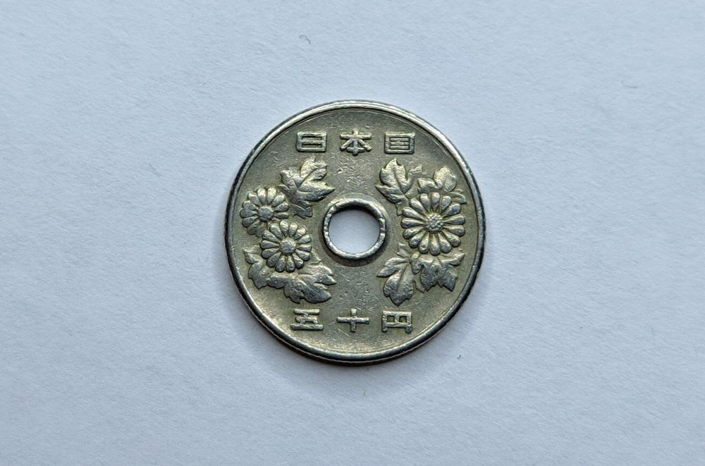 Монета, японская 50 йен.
