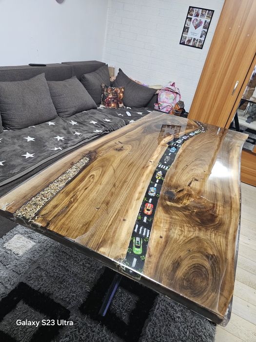 Masa de nuc si rășină