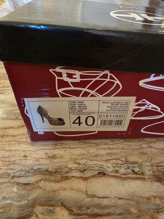 Продам туфли  39 размер 40 размер