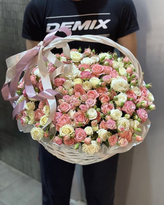 Куст хризантемы, куст розы, пионы, тюльпаны