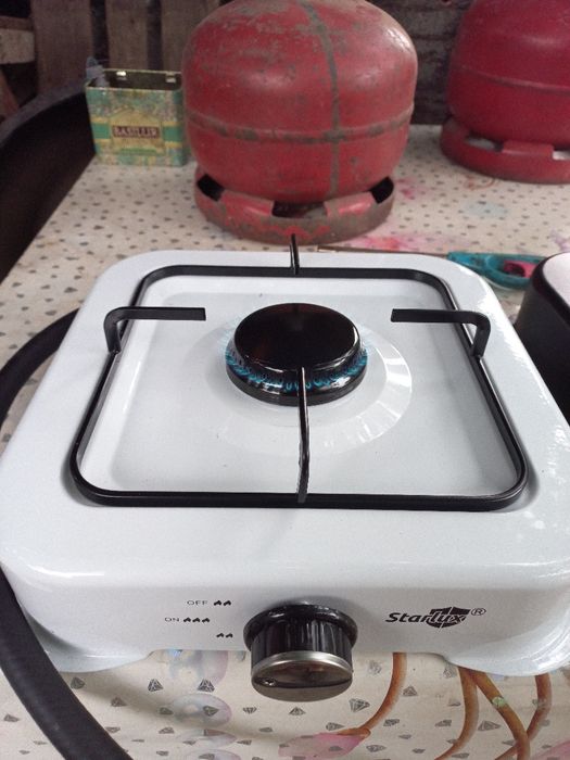 Продам    Газовую    плиту   в    сборе.