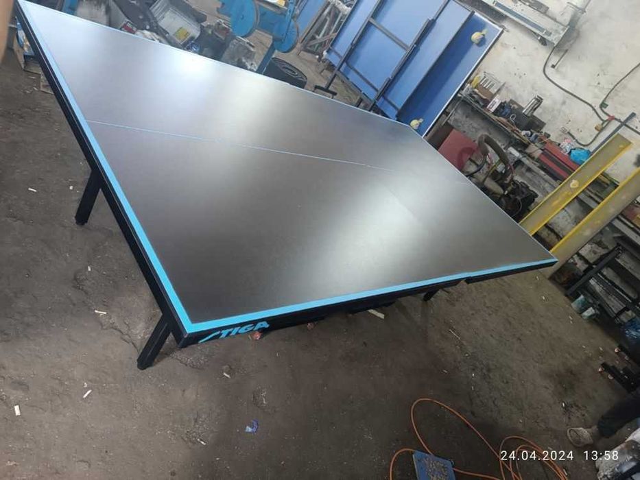 Tennis stoli. O'ynash uchun maroqli.