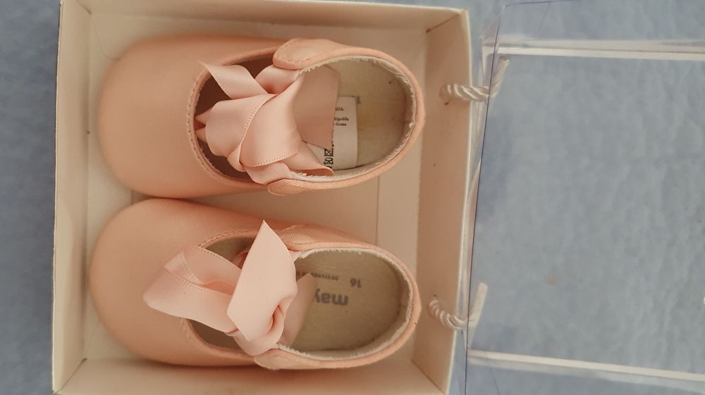 Papucei bebe botez roz pudra