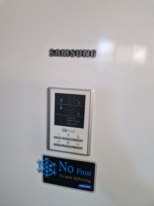 Хладилник с фризер Samsung A++ No Frost