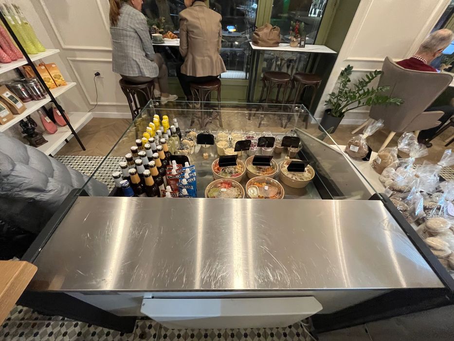 Хладилна отворена  експозиционна витрина