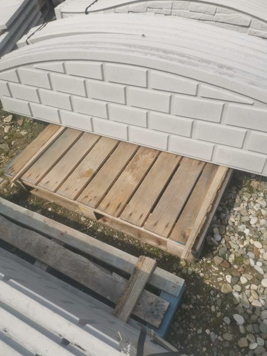 Gard beton placă și stâlp