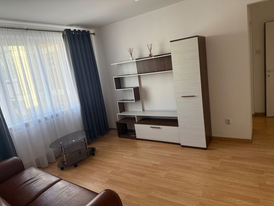 Închiriez apartament