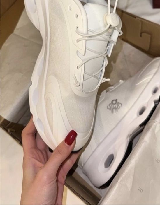 Кроссовки OnCloud