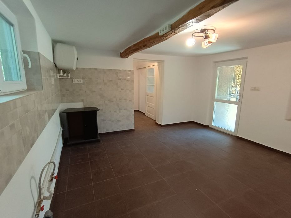 Casa total renovată pe 2500 m2