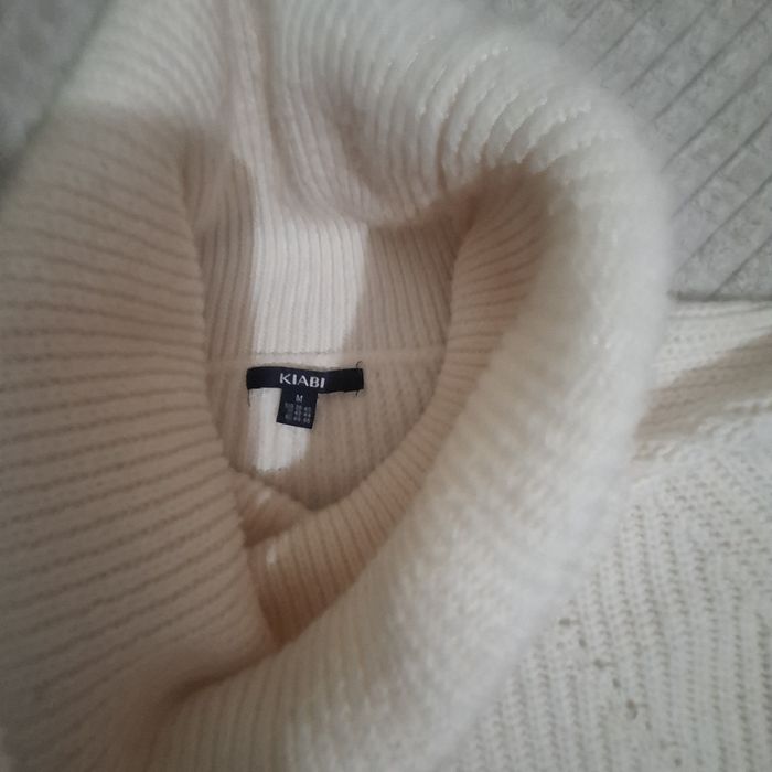 Bluza de.lana cu gat