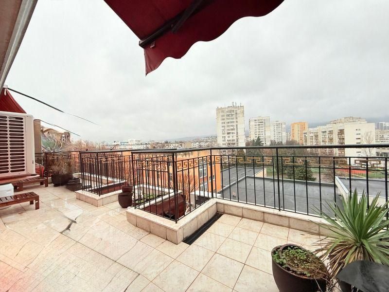 Дава се под наем Тристаен апартамент в София, Гоце Делчев - 155 кв.м за 1246.44 € - Снимка #14