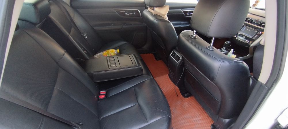 Автомобиль Nissan