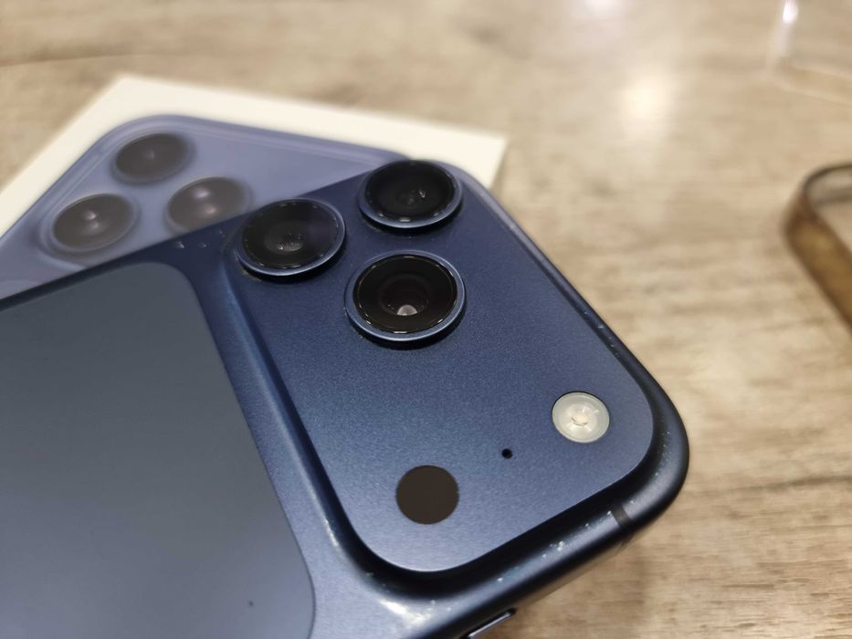 Apple iPhone 17 Pro 256GB 100% батерия
