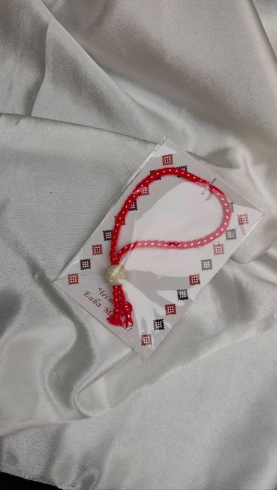 Букет с цветя от соев восък мартенички осми март