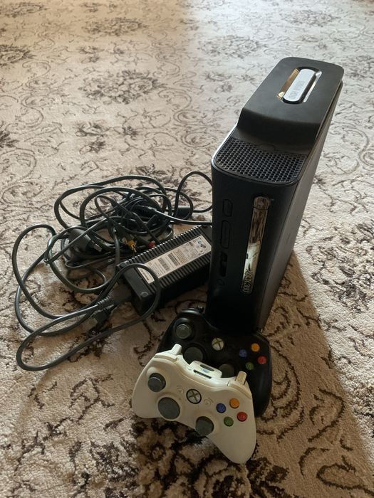Xbox 360 два жостики 4 диск есть сумма 800,000 сум