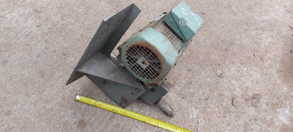 Motor cu reductor 5.5rpm rotisor mare 0.37kw