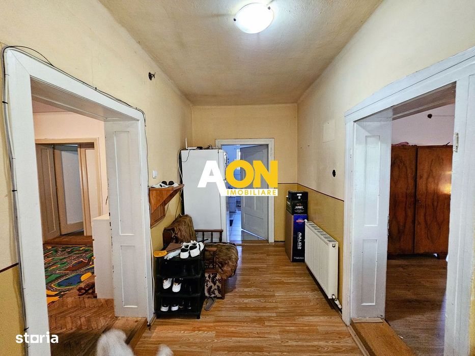 Casa renovata, 2 corpuri de cladire + anexe, 1331 mp teren, Paclisa