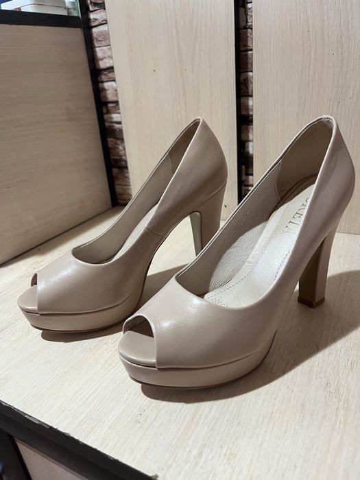 Продам туфли на каблуках
