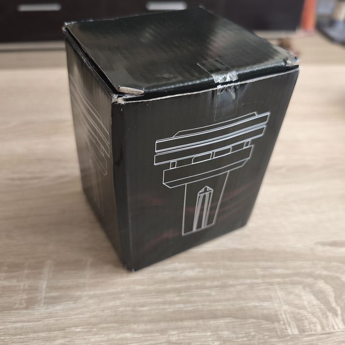 Продавам чашка + коронка за наргиле + щипка в комплекта