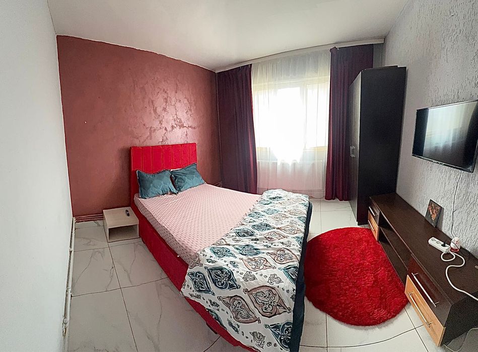 Vand apartament cu 3 camere decomandat