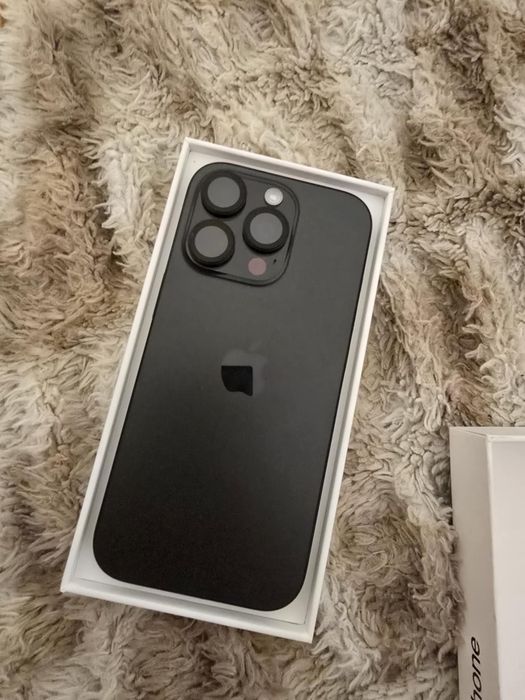 Продавам айфон 16 про