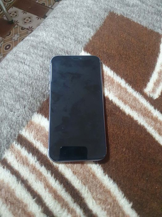 Vând sau schimb IPhone 11