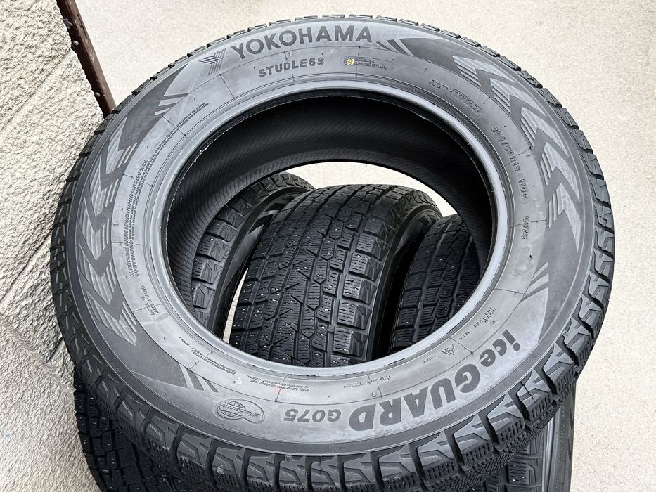 265|60 R18. Yokohama IceGuard G075.