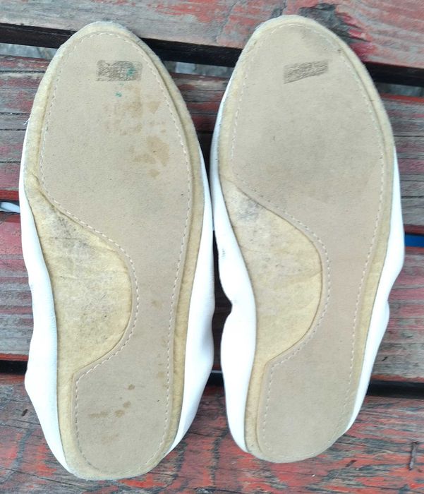 Унисекс маратонки за деца, както и чифт маратонки за фитнес.