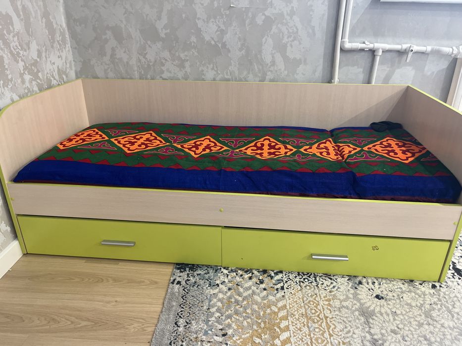 Детская кровать без матраса