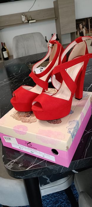 Sandale elegante - noi ; mărimea 37