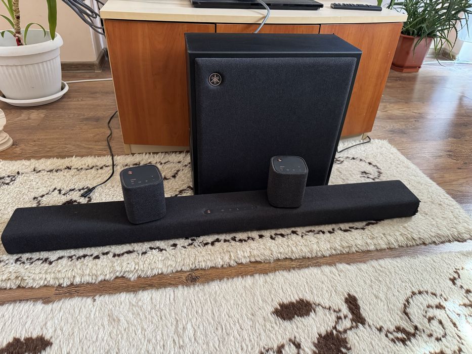 soundbar Dolby Atmos Yamaha True x 50a и две колони Yamaha x1A